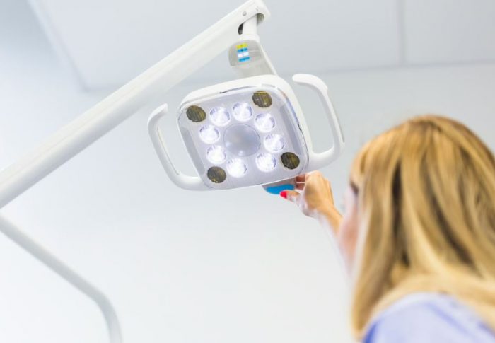 Достижения в хирургическом освещении: более пристальный взгляд на хирургический светильник