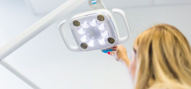 Достижения в хирургическом освещении: более пристальный взгляд на хирургический светильник